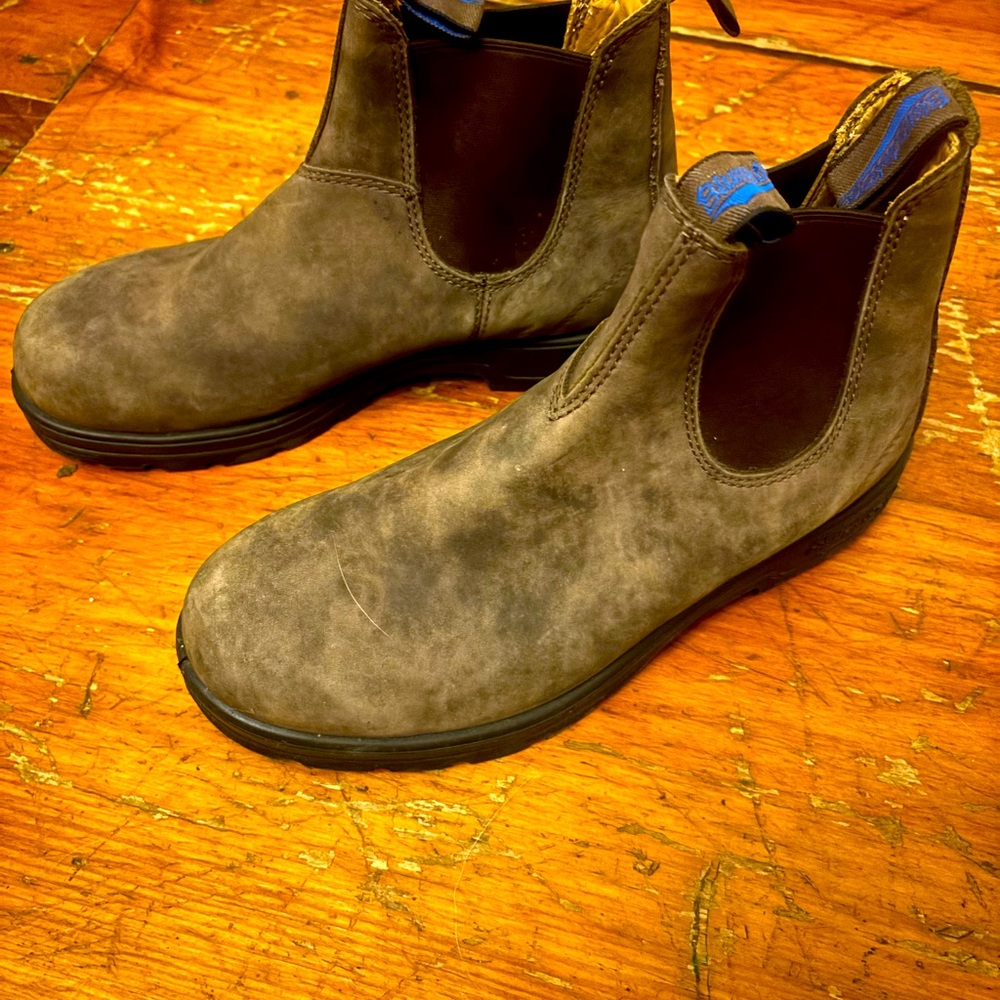 Women’s all season blundstones size 9 worn probably twice with sheep skin insole